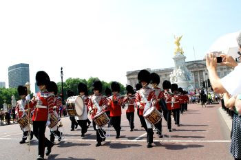 228531_350_LON_Highlights of Royal London Bike Tour. Changing of the Gaurd.jpg